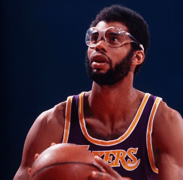 转折点！尤文图斯迎来里程碑，意大利杯国际比赛日攻防权衡，更衣室稳定，身体对抗强度拉满的简单介绍